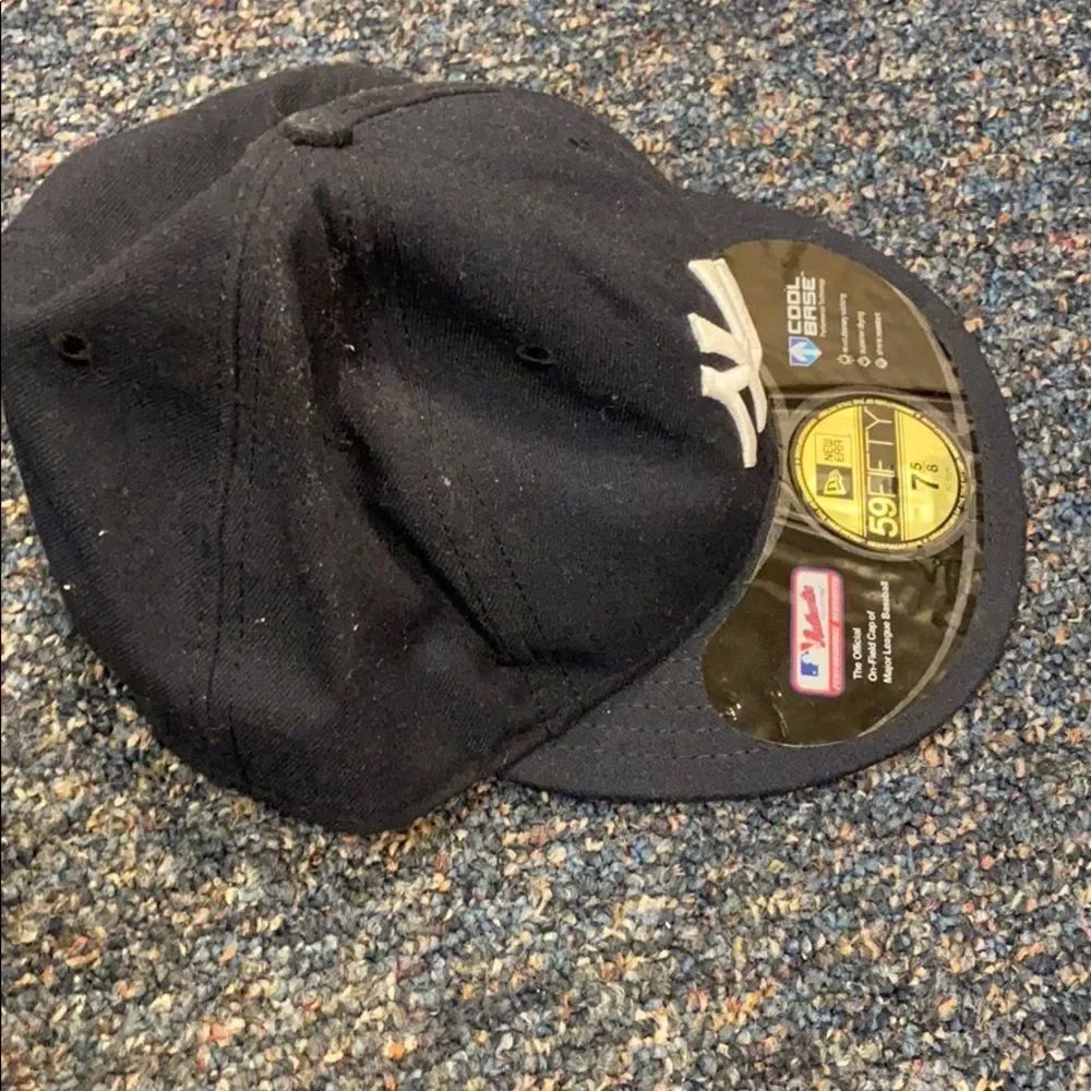 Authentic Collection NY Yankees Cap - Picture 2 of 3